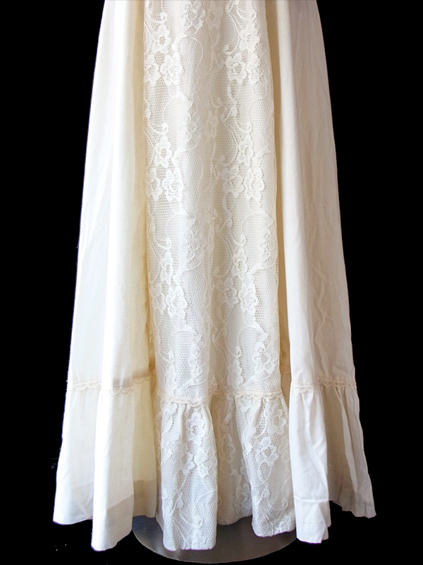 【送料無料】70年代アメリカ製 アイボリーX 贅沢にレースがあしらわれた 組紐 アンティーク マキシドレス 15SP026【フェミニン】