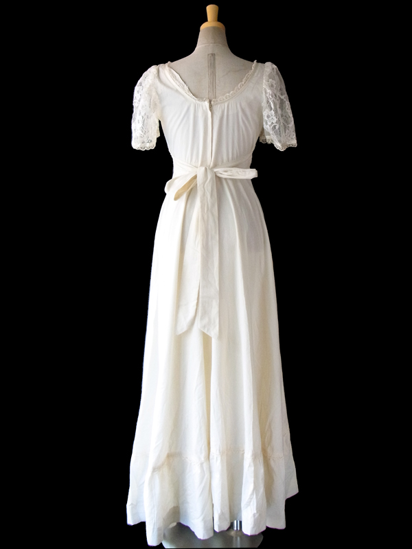 【送料無料】70年代アメリカ製 アイボリーX 贅沢にレースがあしらわれた 組紐 アンティーク マキシドレス 15SP026【フェミニン】