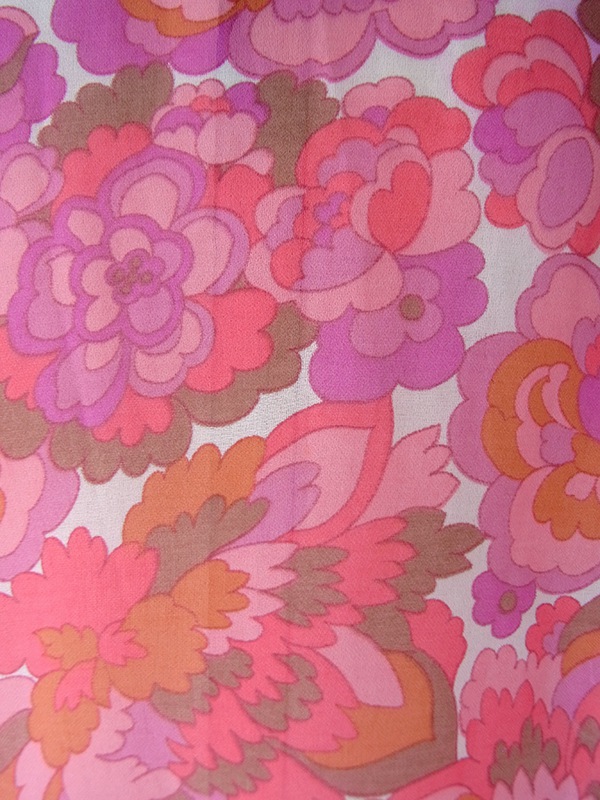 ヨーロッパ古着 ロンドン買い付け 60年代製 ピンク X パープル シフォン生地 レトロ花柄 プリーツ ワンピース 16BS203