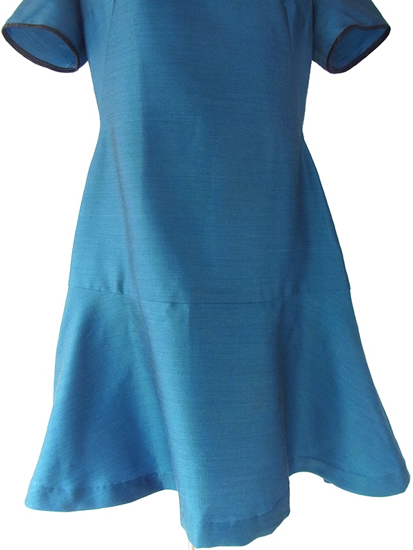 ヨーロッパ古着 ロンドン買い付け 上品な光沢のピーコックブルー X ブラック 薔薇コサージュ ヴィンテージ ドレス 16BS412