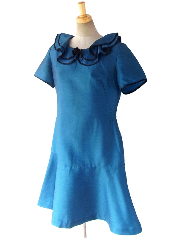 ヨーロッパ古着 ロンドン買い付け 上品な光沢のピーコックブルー X ブラック 薔薇コサージュ ヴィンテージ ドレス 16BS412