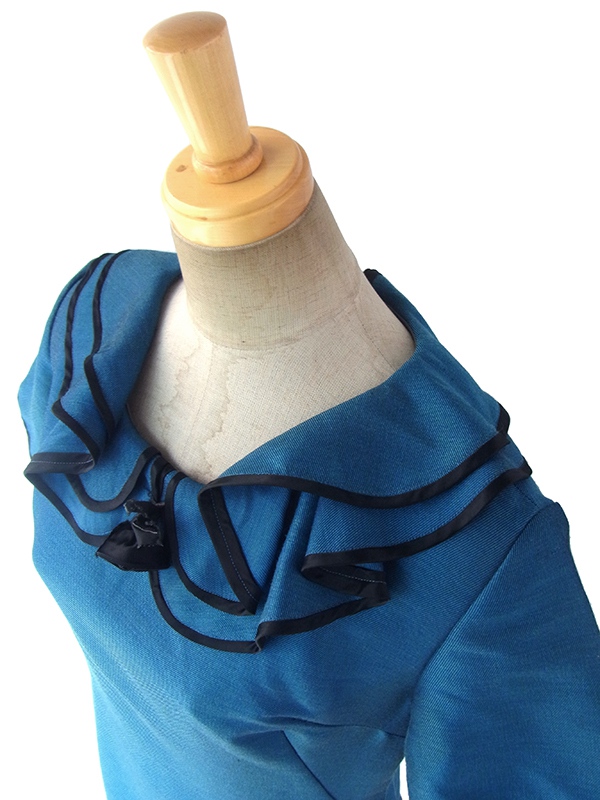 ヨーロッパ古着 ロンドン買い付け 上品な光沢のピーコックブルー X ブラック 薔薇コサージュ ヴィンテージ ドレス 16BS412