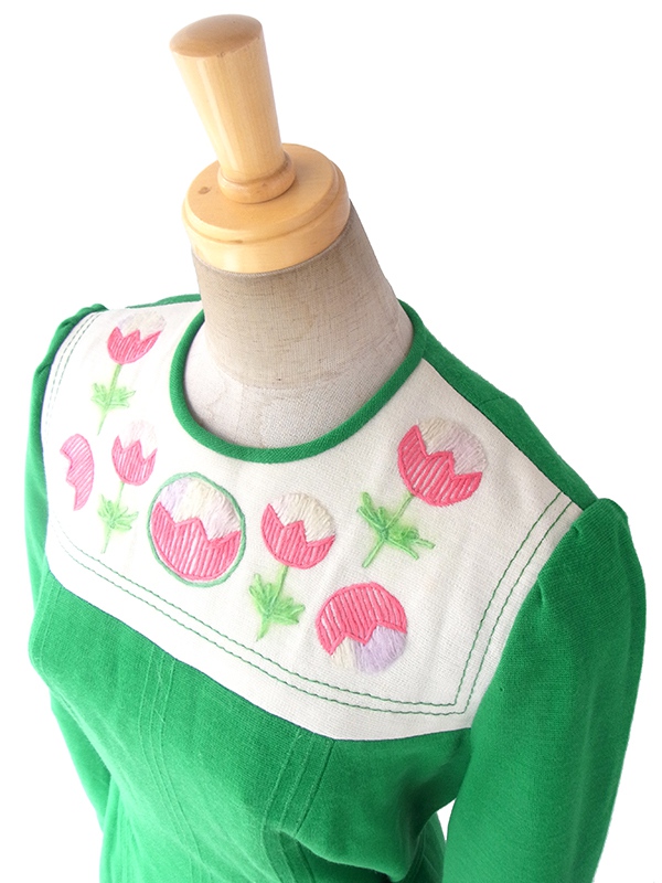 ヨーロッパ古着 ロンドン買い付け 60年代製 グリーン X オフホワイト ピンク 花柄刺繍 レトロ ワンピース 16BS414