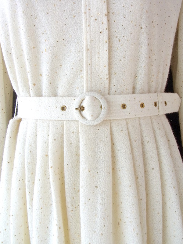 ヨーロッパ古着 ロンドン買い付け 70年代製 オフホワイト X ゴールド ラメ 共布ベルト付き ヴィンテージ ワンピース 16BS415