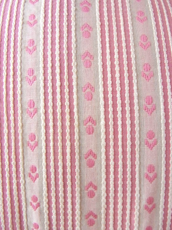 ヨーロッパ古着 フランス買い付け 60年代製 ピンク X ホワイト ストライプ・レトロ模様刺繍入り生地 ヴィンテージ ワンピース 16FC005