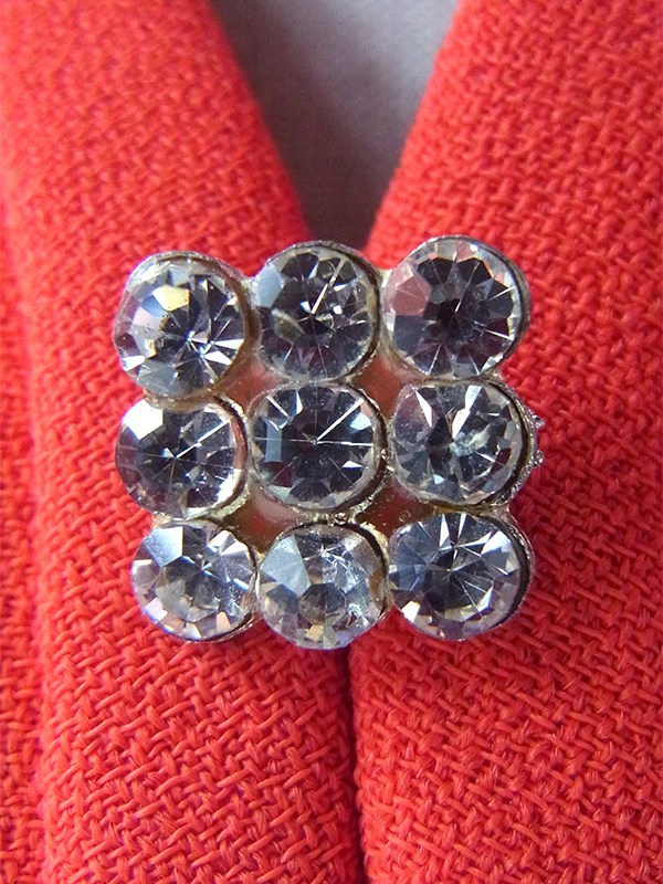 ヨーロッパ古着 フランス買い付け 60年代製 レッド ｘ ラインストーン 飾りボタン エレガントシルエット ウール ドレス 16FC016