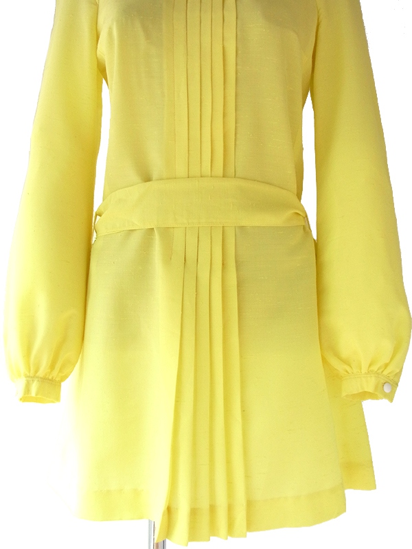ヨーロッパ古着 フランス買い付け 60年代製 イエロー X プリーツデザイン 共布ベルト付き ヴィンテージ ワンピース 16FC113