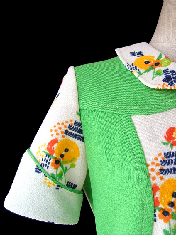 ヨーロッパ古着 フランス買い付け 60年代製 クリーム X ライムグリーン 生地切り返し 花柄プリント ベルト付き ワンピース 16FC200