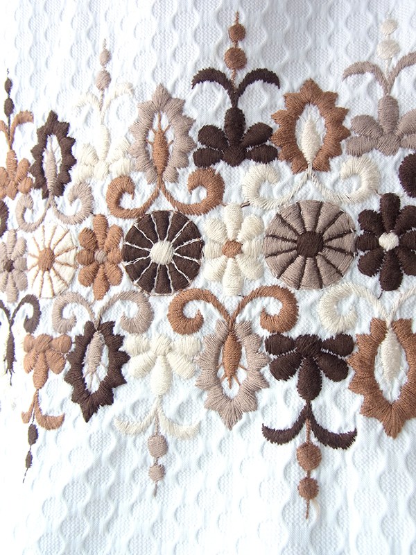 ヨーロッパ古着 フランス買い付け 60年代製 ホワイト ワッフル地 X ブラウン花柄刺繍 ヴィンテージ ワンピース 16FC323