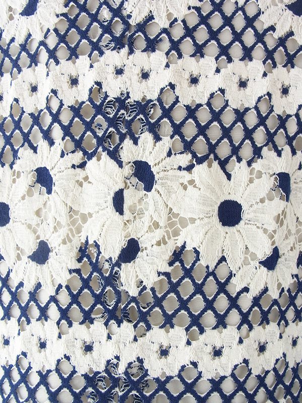 ヨーロッパ古着 フランス買い付け 60年代製 ホワイト X ネイビー 総刺繍 マガーレット柄刺繍 ヴィンテージ ワンピース 16FC325