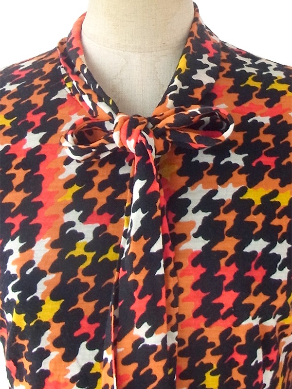 ヨーロッパ古着 フランス買い付け 60年代製 レトロ柄 X ブラック 生地切り返し ボウタイ ワンピース 16FC414
