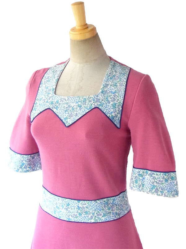 ヨーロッパ古着 フランス買い付け 60年代製 ピンク X ブルーパイピング・小花柄生地切り返し ヴィンテージ ワンピース 16FC506