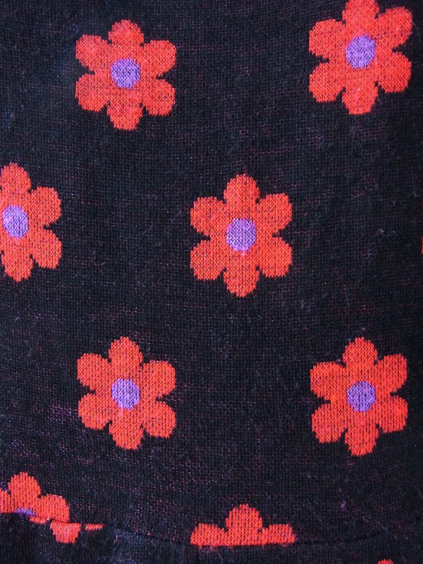 ヨーロッパ古着 フランス買い付け 60年代製 ブラック X 赤・紫 マーガレット柄 ボックスプリーツ レトロ ワンピース 16FC517