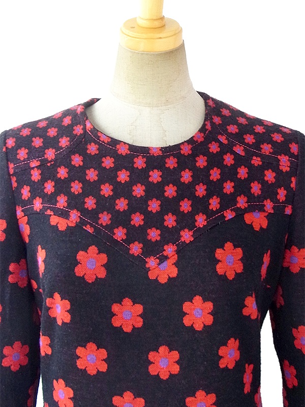 ヨーロッパ古着 フランス買い付け 60年代製 ブラック X 赤・紫 マーガレット柄 ボックスプリーツ レトロ ワンピース 16FC517