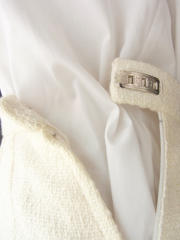 【送料無料】アイボリー X コードパイピング装飾 ジャケット・スカート 高級感のあるセットアップスーツ 16OD002【美品】