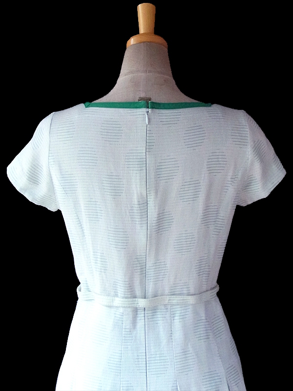 ヨーロッパ古着 ロンドン買い付け 60年代製 ホワイト X グリーン 水玉が浮かぶ生地 ベルト付き ヴィンテージ ワンピース 16OM013