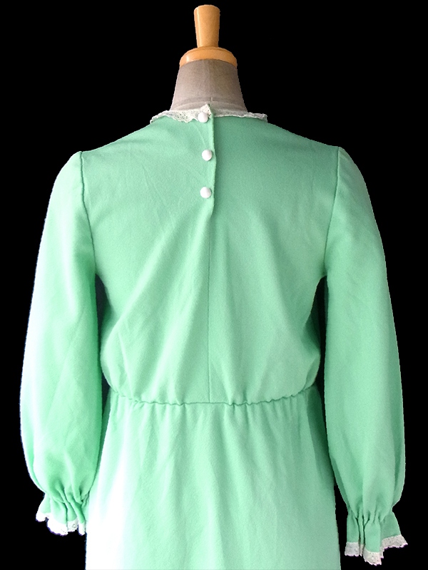 ヨーロッパ古着 ロンドン買い付け 70年代製 パステルグリーン X レース縁取り ヴィンテージ ワンピース 16OM1006