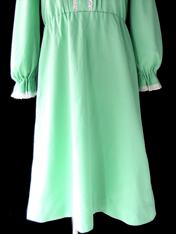 ヨーロッパ古着 ロンドン買い付け 70年代製 パステルグリーン X レース縁取り ヴィンテージ ワンピース 16OM1006
