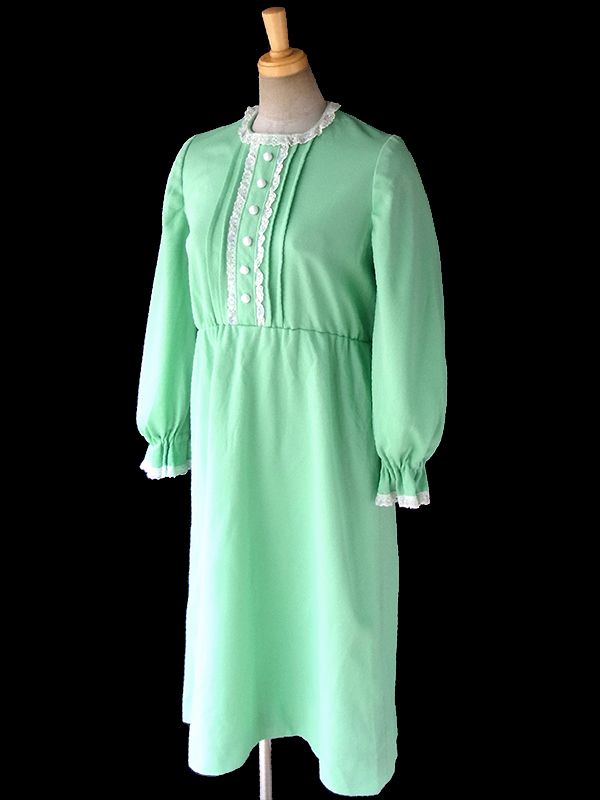 ヨーロッパ古着 ロンドン買い付け 70年代製 パステルグリーン X レース縁取り ヴィンテージ ワンピース 16OM1006