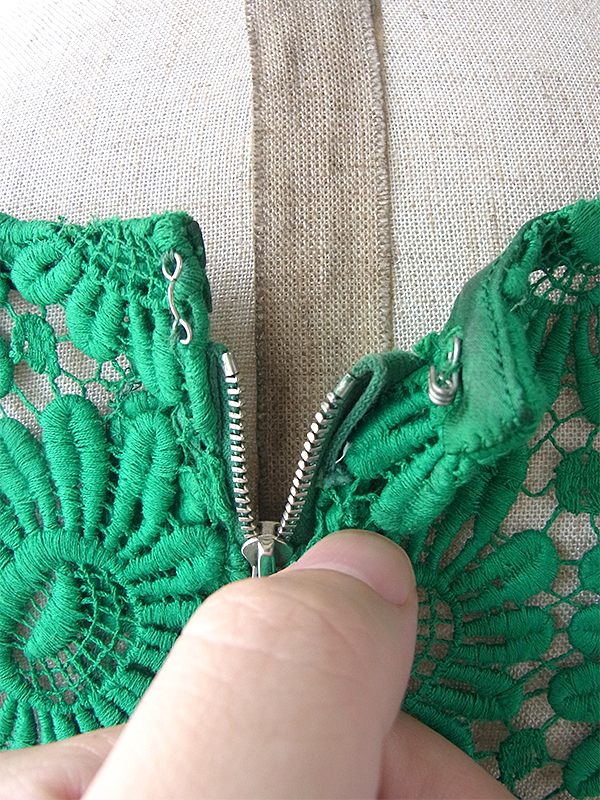 ヨーロッパ古着 ロンドン買い付け 60年代製 ビリジアングリーン X マーガレット柄総レース ワンピース 16OM303