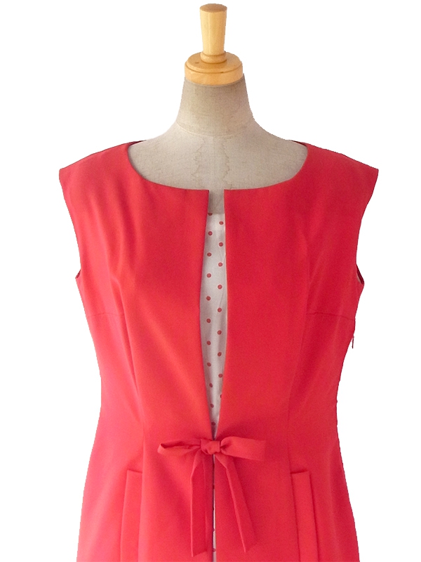 ヨーロッパ古着 ロンドン買い付け 60年代製 レッド X 生地の下に水玉プリントの生地 リボン付き ヴィンテージ ワンピース 16OM400