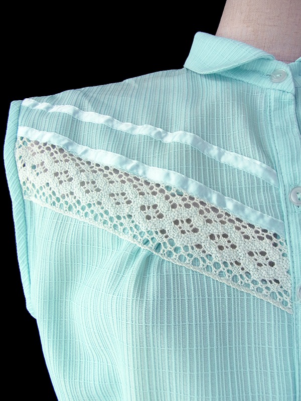 ヨーロッパ古着 ロンドン買い付け 60年代製 ミントブルー X カットレース・テープ装飾 共布ベルト付き ワンピース 16OM403