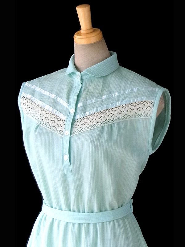 ヨーロッパ古着 ロンドン買い付け 60年代製 ミントブルー X カットレース・テープ装飾 共布ベルト付き ワンピース 16OM403