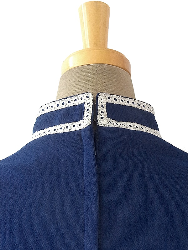 ヨーロッパ古着 ロンドン買い付け 60年代製 ロイヤルブルー X ホワイト・シルバーラメのテープ飾り ワンピース 16OM404