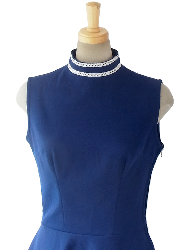 ヨーロッパ古着 ロンドン買い付け 60年代製 ロイヤルブルー X ホワイト・シルバーラメのテープ飾り ワンピース 16OM404