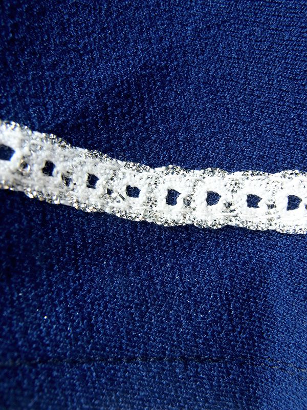 ヨーロッパ古着 ロンドン買い付け 60年代製 ロイヤルブルー X ホワイト・シルバーラメのテープ飾り ワンピース 16OM404