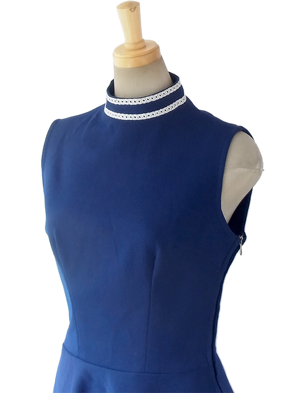 ヨーロッパ古着 ロンドン買い付け 60年代製 ロイヤルブルー X ホワイト・シルバーラメのテープ飾り ワンピース 16OM404