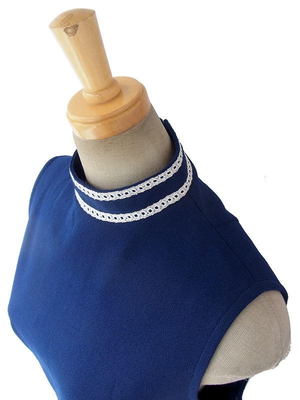 ヨーロッパ古着 ロンドン買い付け 60年代製 ロイヤルブルー X ホワイト・シルバーラメのテープ飾り ワンピース 16OM404