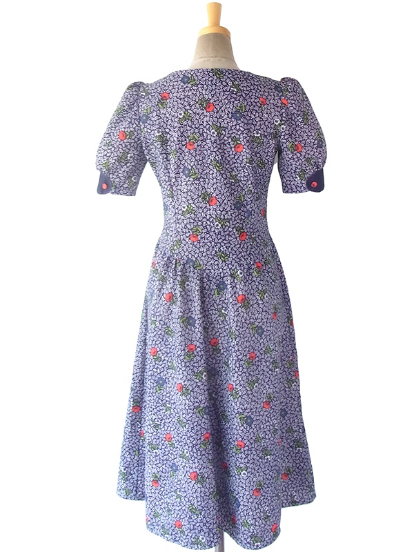 ヨーロッパ古着 ロンドン買い付け 60年代製 ブルーX レッド・パープル花柄 くるみボタン パフスリーブ ワンピース 16OM415