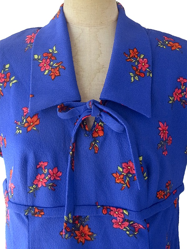 ヨーロッパ古着 ロンドン買い付け 70年代製 ブルー X 花柄 リボン紐 レトロワンピース 16OM722