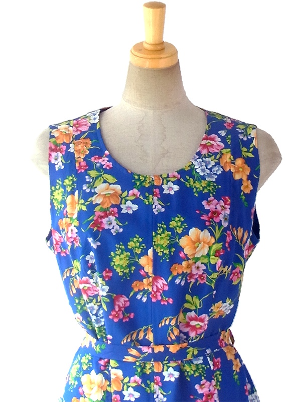 ヨーロッパ古着 ロンドン買い付け  目が醒めるようなブルー X カラフルな花柄 共布ベルト付き レトロワンピース 16OM737