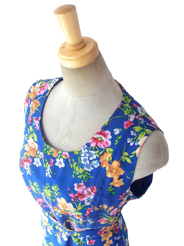 ヨーロッパ古着 ロンドン買い付け  目が醒めるようなブルー X カラフルな花柄 共布ベルト付き レトロワンピース 16OM737