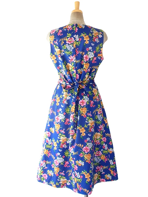 ヨーロッパ古着 ロンドン買い付け  目が醒めるようなブルー X カラフルな花柄 共布ベルト付き レトロワンピース 16OM737