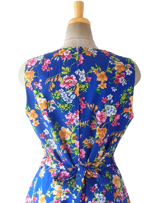 ヨーロッパ古着 ロンドン買い付け  目が醒めるようなブルー X カラフルな花柄 共布ベルト付き レトロワンピース 16OM737