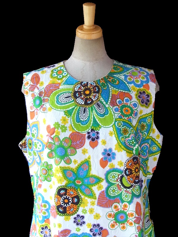 ヨーロッパ古着 ロンドン買い付け 60年代製 ホワイト X カラフル花柄プリント 花柄の浮かび上がる生地 レトロ ワンピース 16OM918