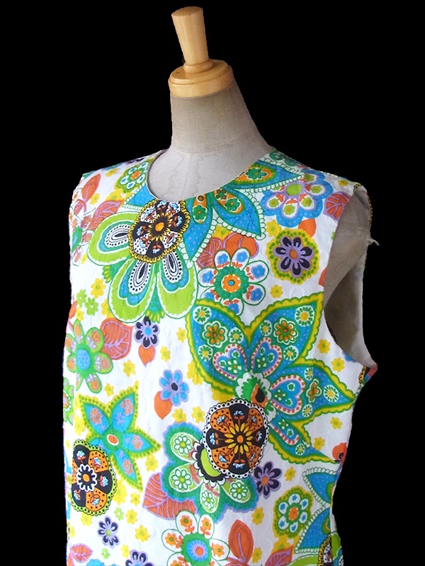 ヨーロッパ古着 ロンドン買い付け 60年代製 ホワイト X カラフル花柄プリント 花柄の浮かび上がる生地 レトロ ワンピース 16OM918