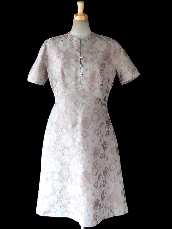 ヨーロッパ古着 ロンドン買い付け 60年代製 ベージュ X ゴールド 花柄が浮かぶダマスク織りの生地 ヴィンテージ ドレス 17BS201