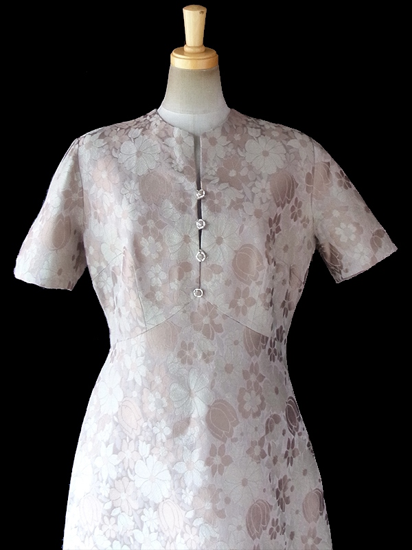 ヨーロッパ古着 ロンドン買い付け 60年代製 ベージュ X ゴールド 花柄が浮かぶダマスク織りの生地 ヴィンテージ ドレス 17BS201