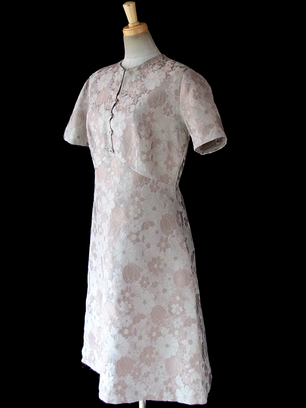 ヨーロッパ古着 ロンドン買い付け 60年代製 ベージュ X ゴールド 花柄が浮かぶダマスク織りの生地 ヴィンテージ ドレス 17BS201