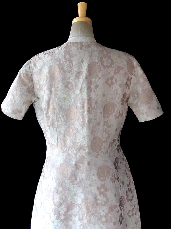 ヨーロッパ古着 ロンドン買い付け 60年代製 ベージュ X ゴールド 花柄が浮かぶダマスク織りの生地 ヴィンテージ ドレス 17BS201