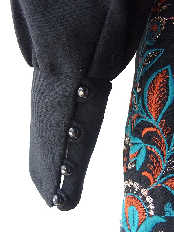 ヨーロッパ古着 ロンドン買い付け 70年代製 ブラック X ブルー・ゴールド・オレンジ ポタニカル柄刺繍 レトロ ワンピース 17BS208