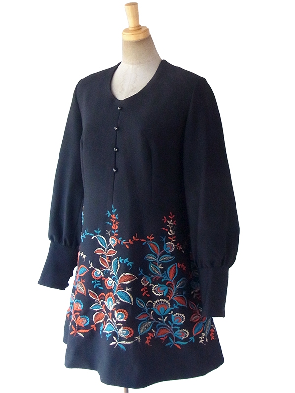 ヨーロッパ古着 ロンドン買い付け 70年代製 ブラック X ブルー・ゴールド・オレンジ ポタニカル柄刺繍 レトロ ワンピース 17BS208