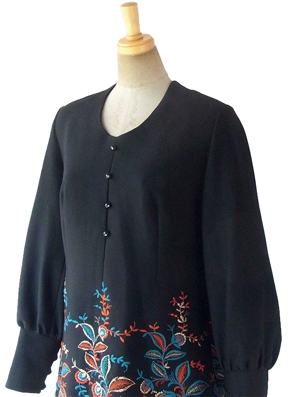 ヨーロッパ古着 ロンドン買い付け 70年代製 ブラック X ブルー・ゴールド・オレンジ ポタニカル柄刺繍 レトロ ワンピース 17BS208