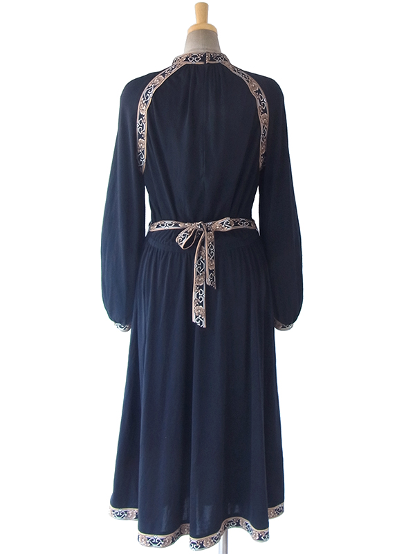 ヨーロッパ古着 ロンドン買い付け 70年代製 ブラック X 花柄ライン ベルト付き 美しいドレープ ワンピース 17BS213