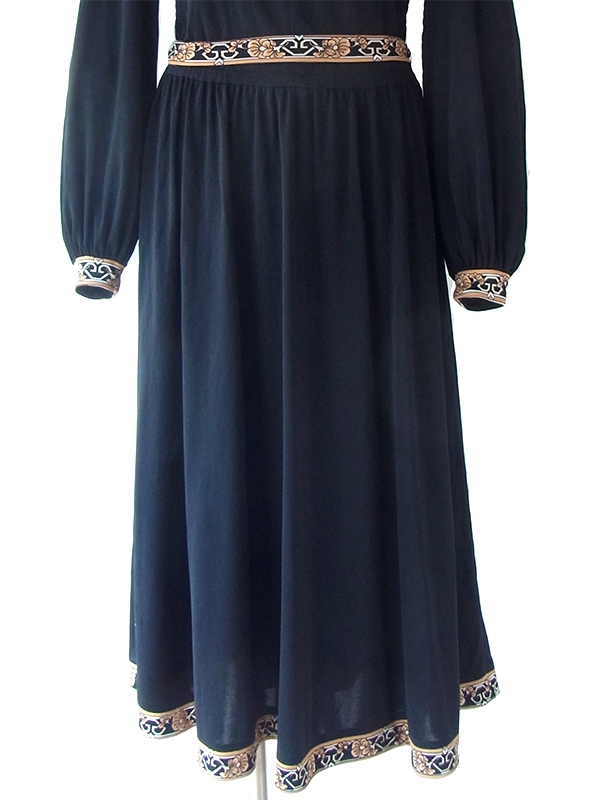 ヨーロッパ古着 ロンドン買い付け 70年代製 ブラック X 花柄ライン ベルト付き 美しいドレープ ワンピース 17BS213