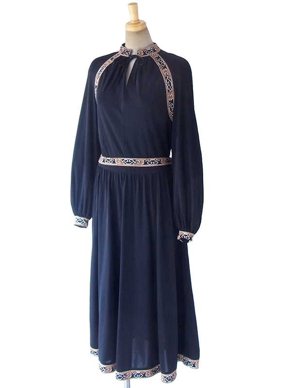 ヨーロッパ古着 ロンドン買い付け 70年代製 ブラック X 花柄ライン ベルト付き 美しいドレープ ワンピース 17BS213